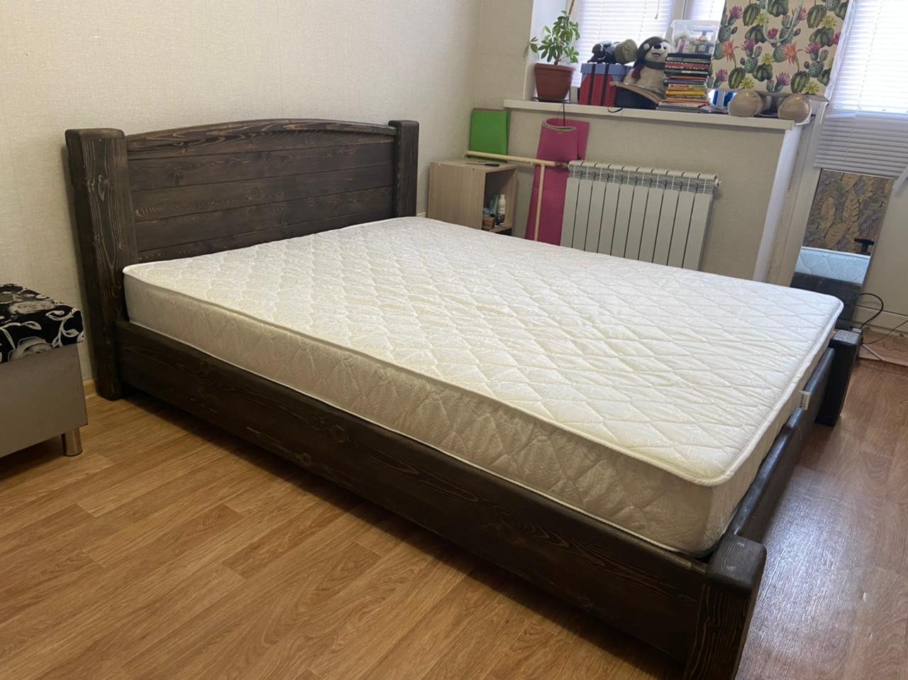 Кровати из дерева