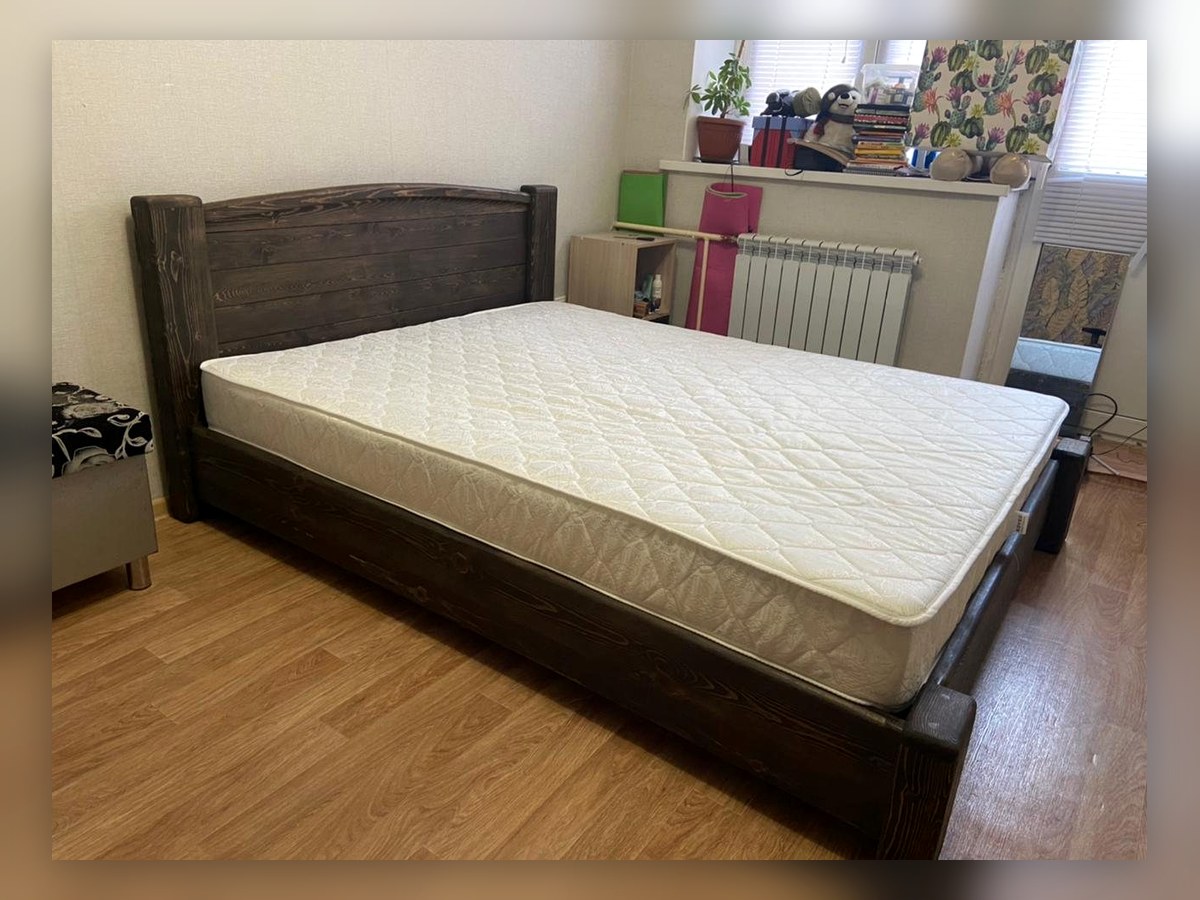 Кровати из дерева